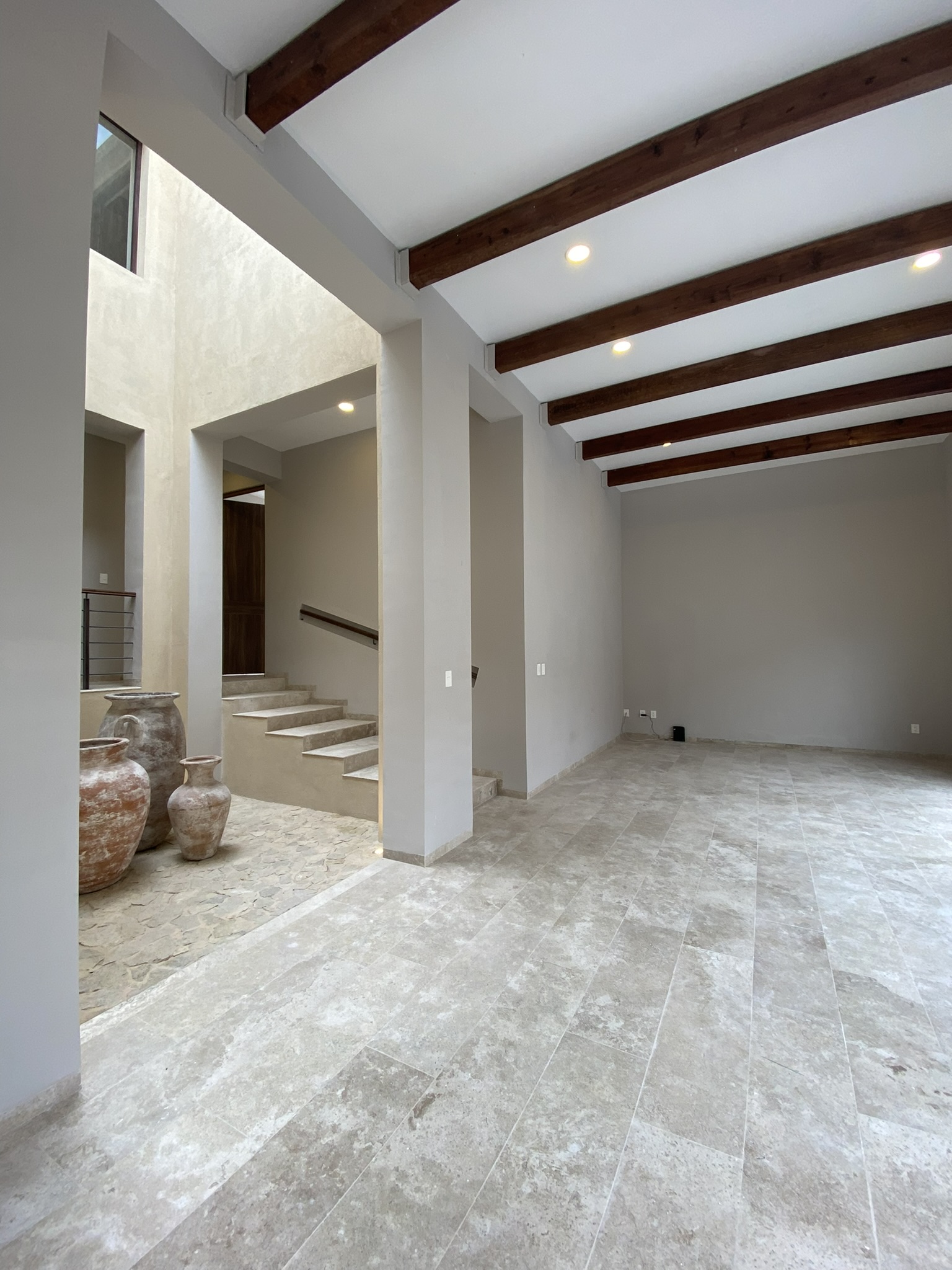 Vestíbulo y Escalera